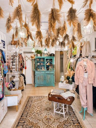 Vintage Italiano Clothes Shop - Несебър